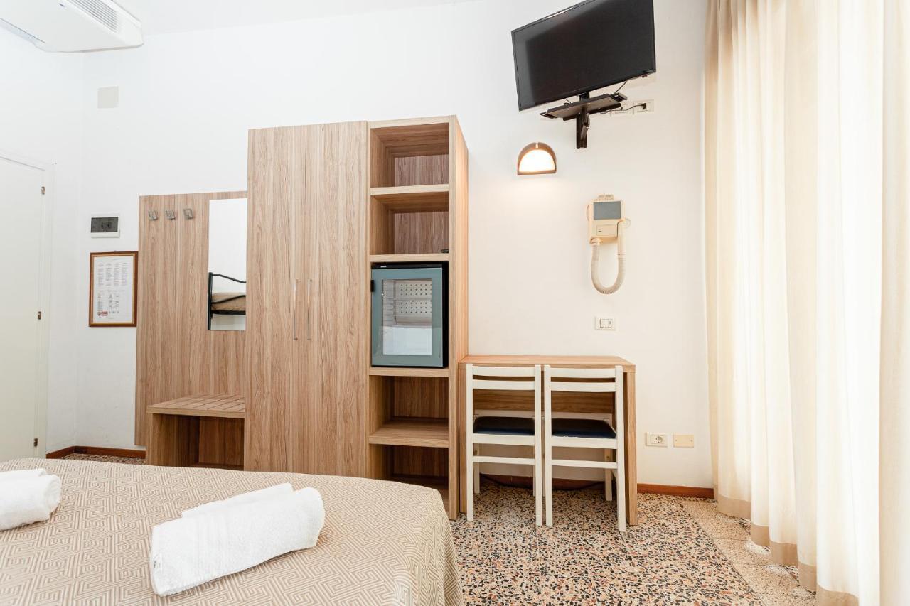 Hotel Admiral Cesenatico Extérieur photo
